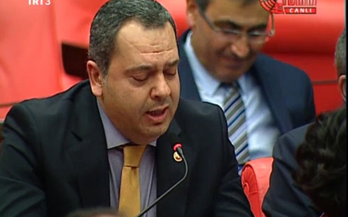 CHP'li vekil kadınlar için Meclis'te türkü söyledi