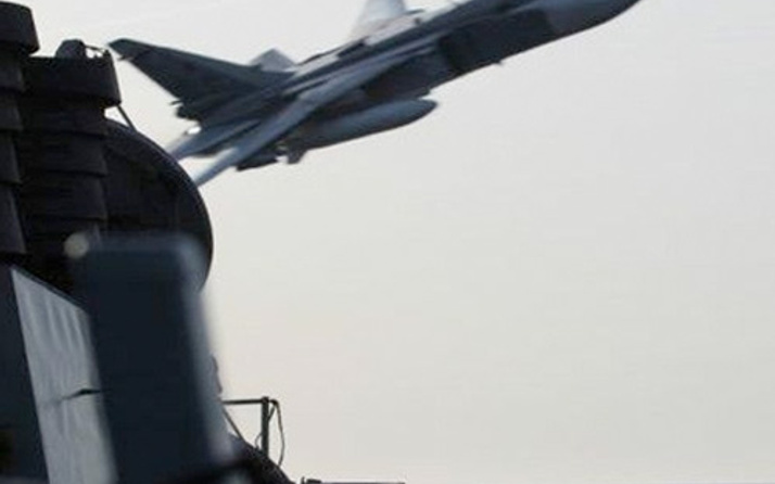 Rus uçaklarının ABD gemisini taciz görüntüleri olay oldu