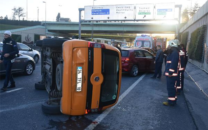 E5'te feci kaza: İstanbul trafiği kilitlendi!