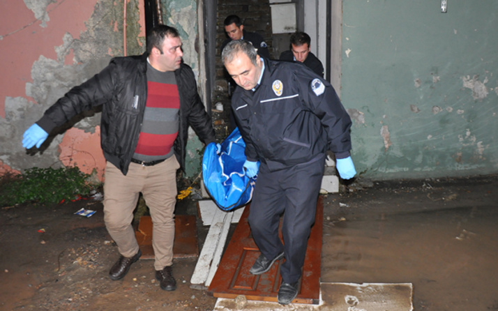 İzmir'de erkek cesedi bulundu