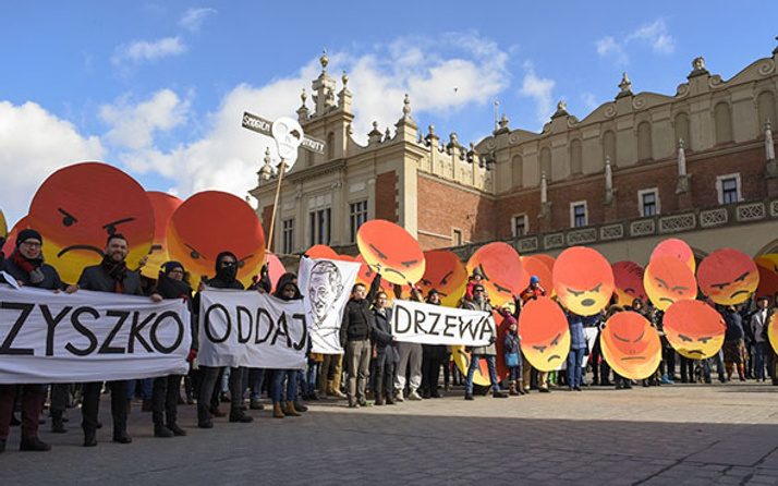 Polonya hava kirliliğini başkentte protesto etti