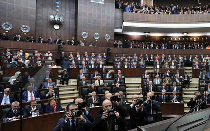 AK Parti grup toplantısı öncesi kriz salondan çıkarıldılar!
