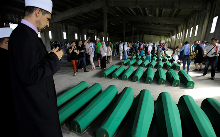 11 Temmuz kurbanlarının cesetleri Srebrenitsa'da