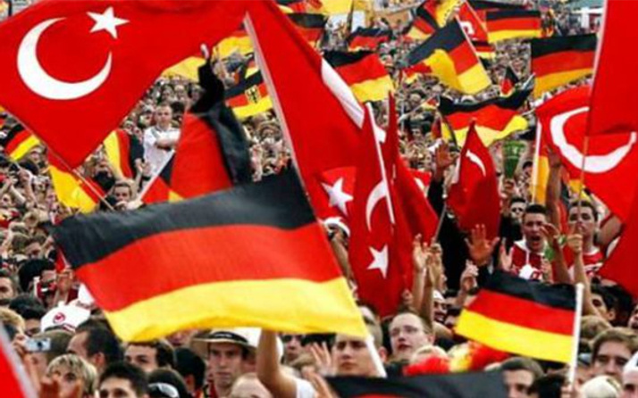 Çavuşoğlu'ndan flaş açıklama: 'Almanya bir adım atarsa...'