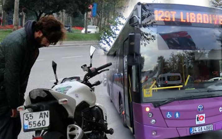 Trafikte feci kavga! Motosiklet sürücüsü otobüsün camlarını kırdı