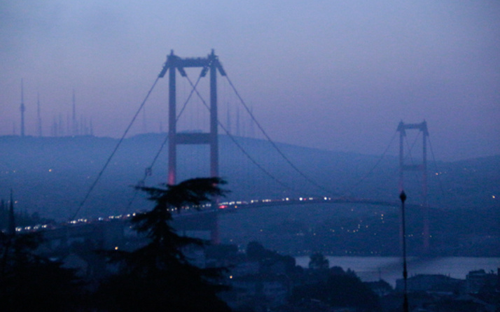 İstanbul’da etkili olan sis görüş mesafesini düşürdü