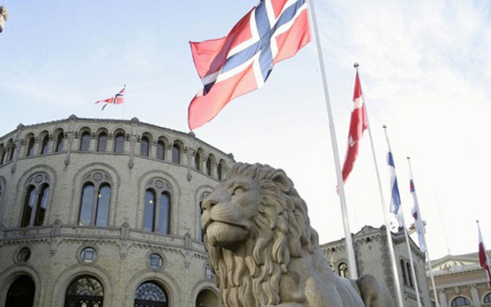 Suudi Arabistan'a bir şok daha Norveç silah satışını durdurdu