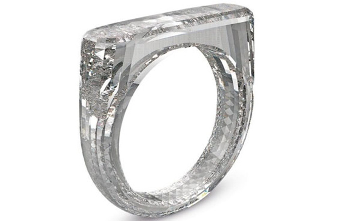 Apple'ın tasarımcısı Jony Ive 250 bin dolarlık elmas yüzük tasarladı