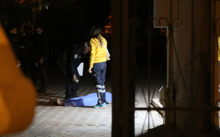 Evine balkondan girmeye çalışırken 7. kattan düşerek öldü