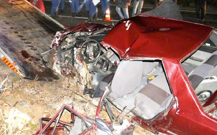 Konya'da iki otomobil çarpıştı ölü ve yaralılar var