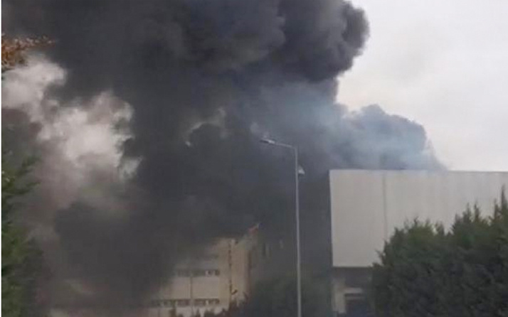 Gebze'de fabrika çatısında yangın