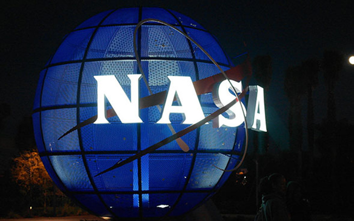 NASA duyurdu! Ay kargolarını özel şirketlere taşıttıracak