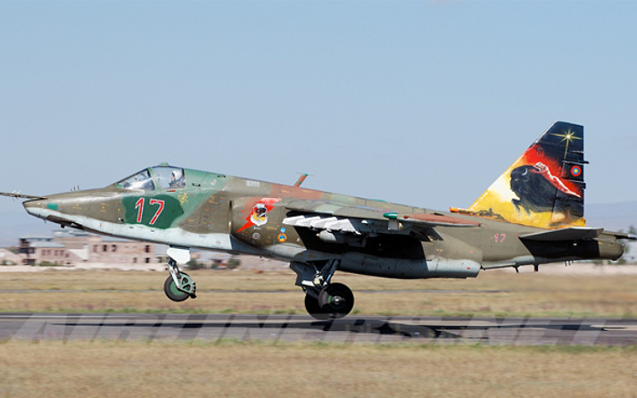 Ermenistan’da Su-25 savaş uçağı düştü