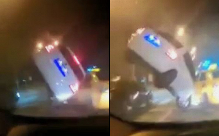 Trafikte canlı yayın yaparken korkunç kazayı görüntüledi!