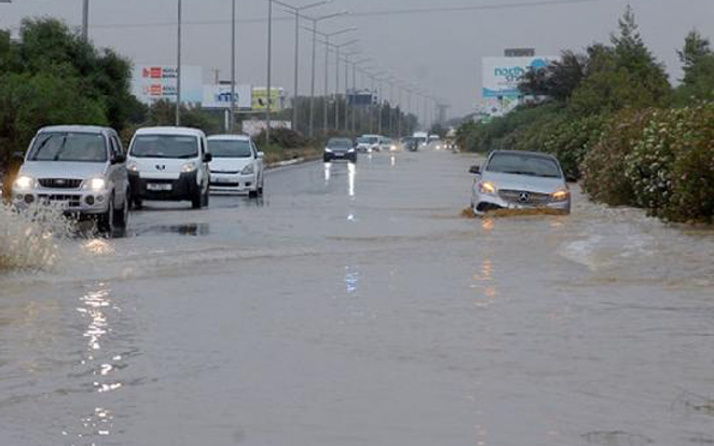 Kıbrıs'ta felaket! Dışarı çıkmak yok elektrik yok