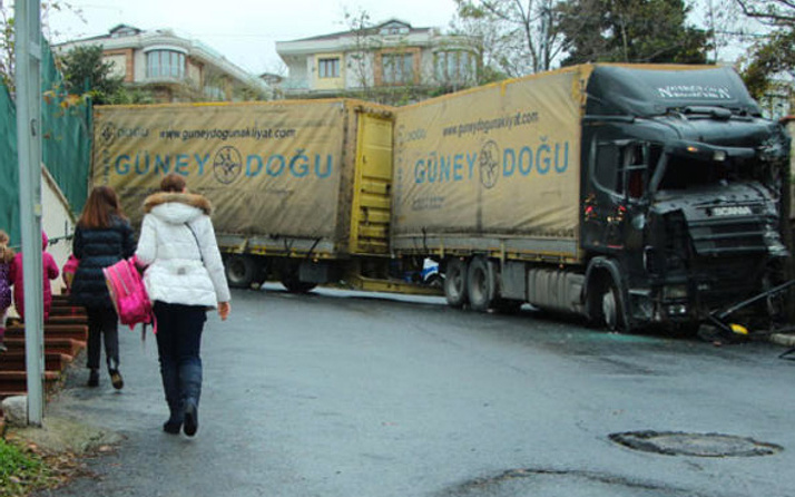 Okul yolunda TIR dehşeti! Faciadan kılpayı dönüldü