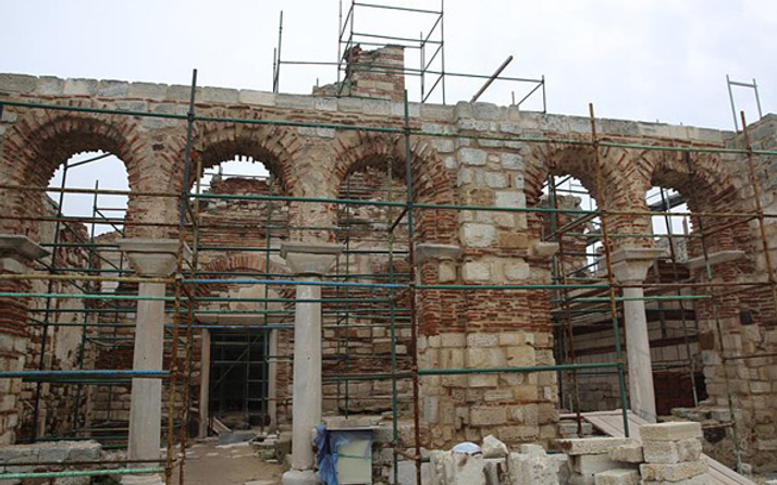 Tarihi caminin restorasyonu devam ediyor