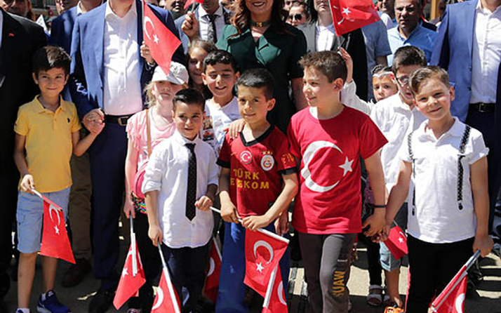 Şarampol Caddesi çocuklarla renklendi