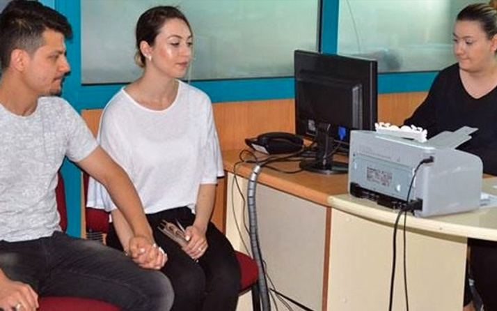 Türkiye onları konuşmuştu! Canlı yayında evlenecekler