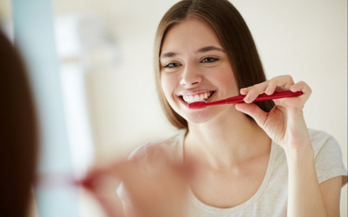 Günlük diş temizliği sırasında yapılan en önemli hatalar nelerdir?