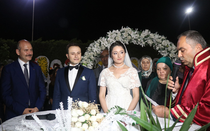 İçişleri Bakanı Soylu nikah şahidi oldu