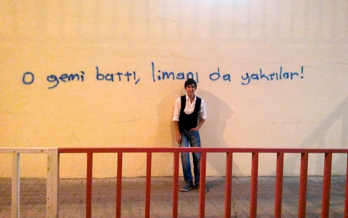 Kız arkadaşına mesaj atıp kendini astı!