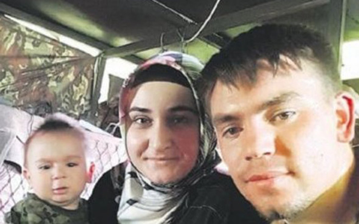 Astsubay Serkan Karakaya'nın eşi ve çocuğuyla son fotoğrafı