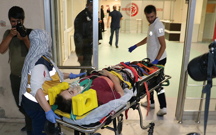 Çöken tavanın altında kalan baba öldü, kızı yaralandı!