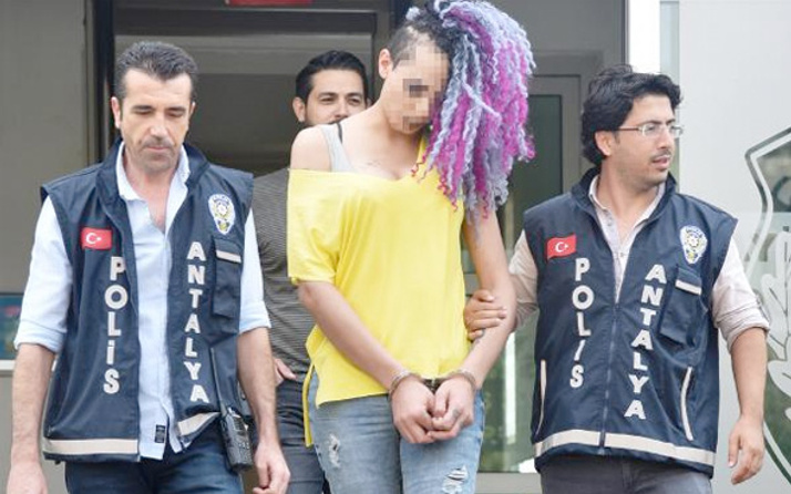 Fuhuş pazarlığı yaptığı genci pencereden atan travesti ne dedi?