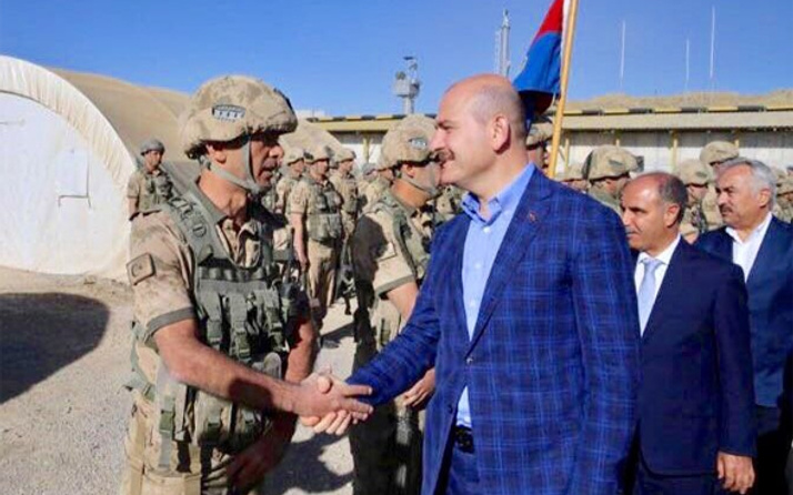 Bakan Soylu'dan Mehmetçik'e bayram ziyareti