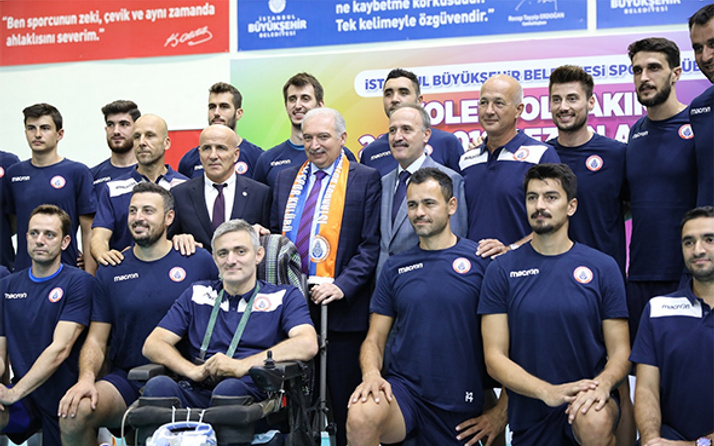 İstanbul BBSK, Efeler ligi ve Avrupa Şampiyonlar Ligi'ne tamamı milli ve yerli kadroyla hazırlanıyor