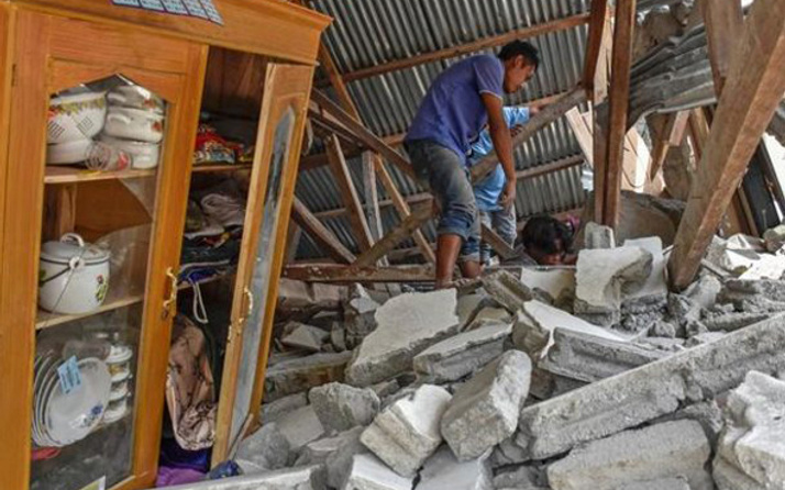 Endonezya'da deprem felaketi! Ölü sayısı 100'ü geçti