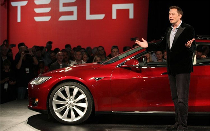 Elon Musk duyurdu: Tesla'da flaş gelişme!