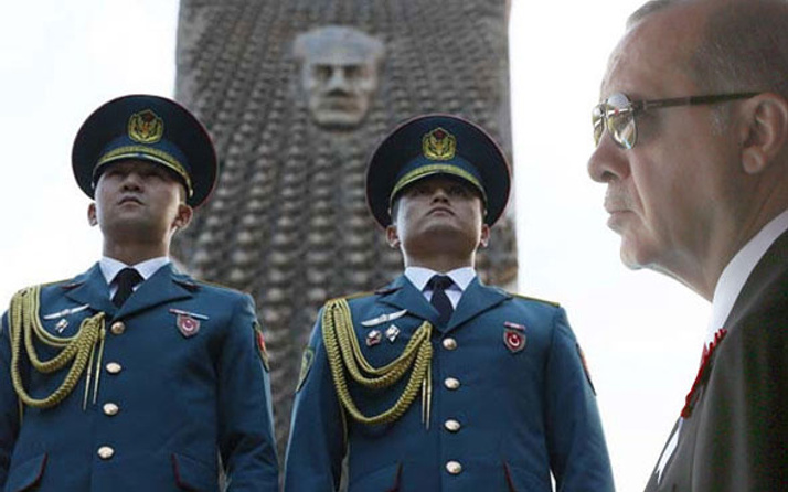 Erdoğan'dan Kırgız teğmenlere jest! Yanında götürecek