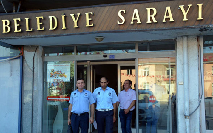 Belediye'ye haciz geldi! Başkanın makam aracı dahil...