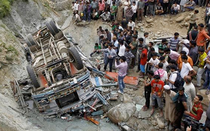 Hindistan'da otobüs kazası: 45 ölü