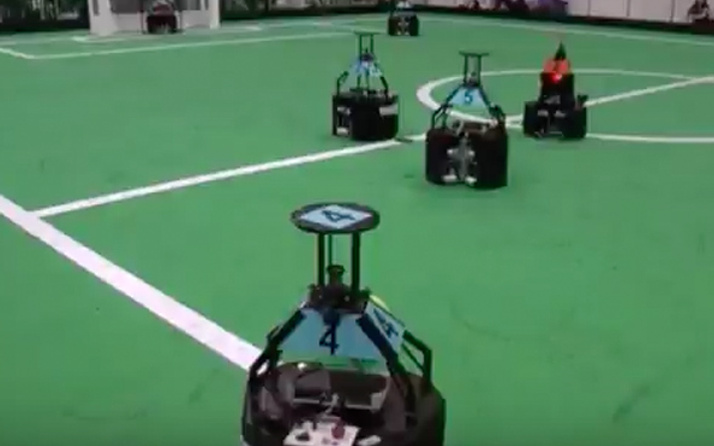 'Robot Futbol takımı' 3. nesil futbolcu üretimine başlıyor