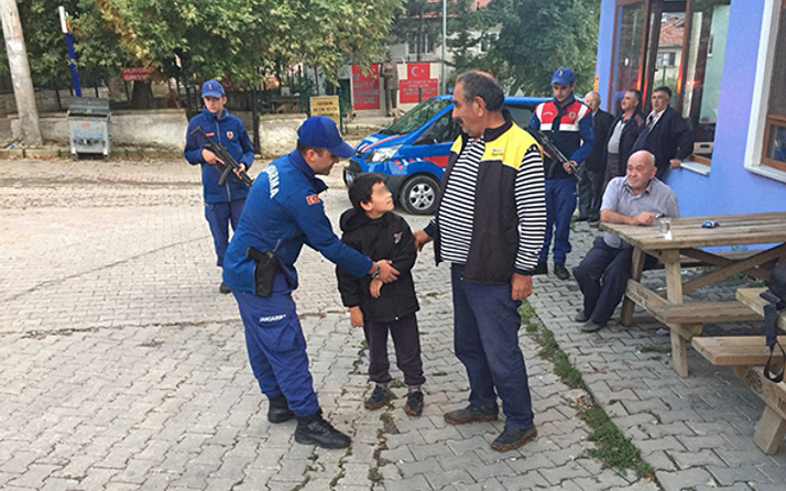 Kayıp çocuk evinin 4 kilometre ilerisinde bulundu!