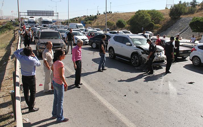 17 araç birbirine girdi: Trafik felç oldu!