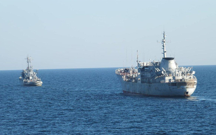 Ukrayna savaş gemileri Rus sularına girdi