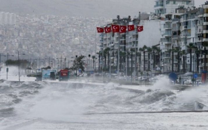 İzmir'de tropik fırtına alarmı verildi! Tüm birimler teyakkuza geçti