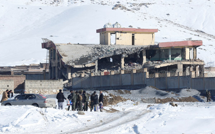 Askeri üsse saldırı 126 güvenlik görevlisi hayatını kaybetti Taliban saldırdı