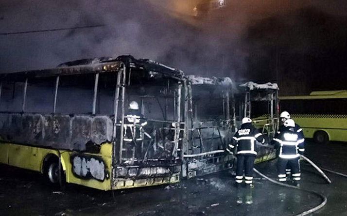 Tekirdağ'da üç özel halk otobüsü kül oldu! 