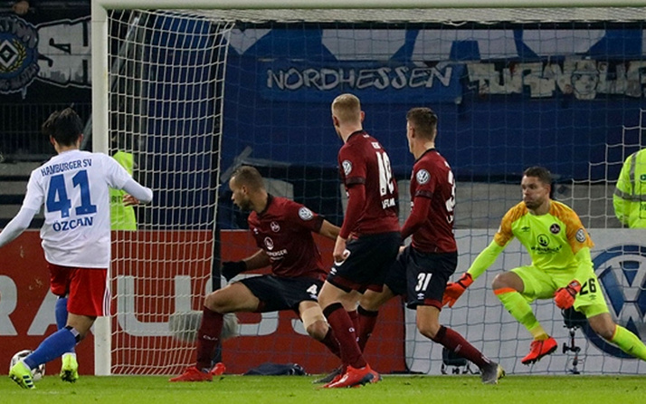 Hamburg, Berkay Özcan'ın golüyle turladı