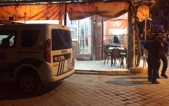 Turgutlu'da kahvehaneye silahlı saldırı: 1 yararlı