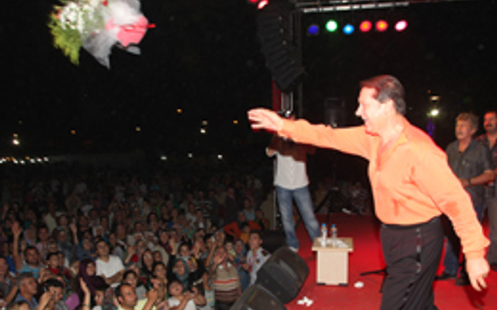 Ahmet Özhan'dan büyüleyen konser