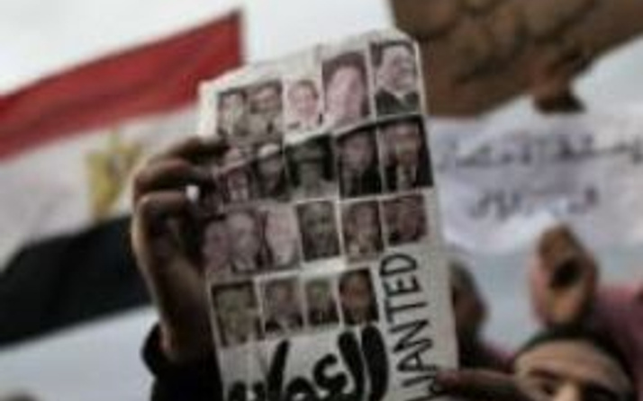 Mısır yönetiminin krizden çıkış arayışları sürüyor