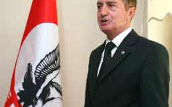 Osman Pamukoğlu partiyi kapatıyor!