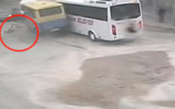Şoför kapıdan böyle uçtu!
