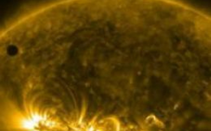 Venüs Güneş'in önünden geçti